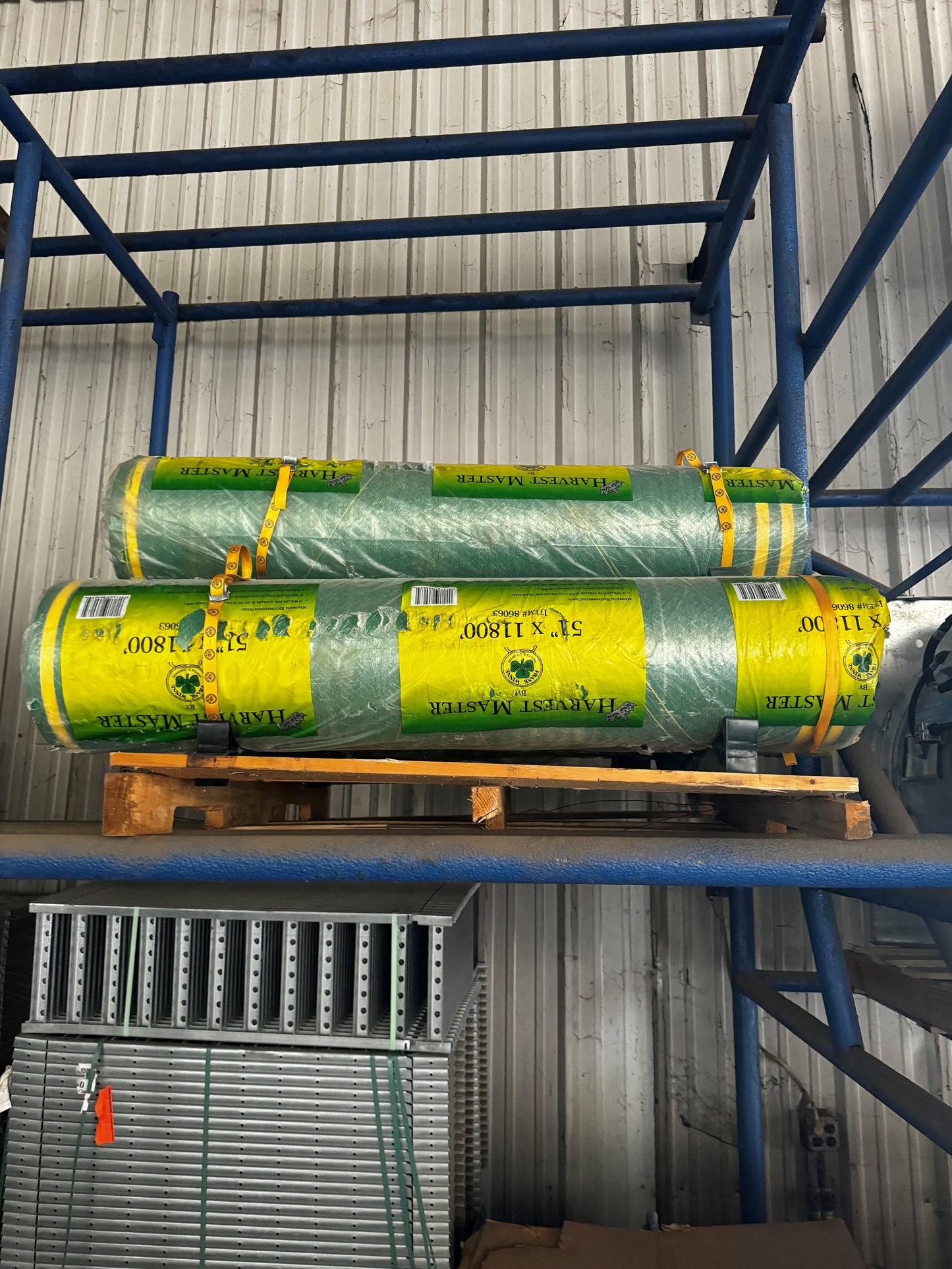 Harvest Master 51" x 11,8000 Green W/ yellow string net wrap